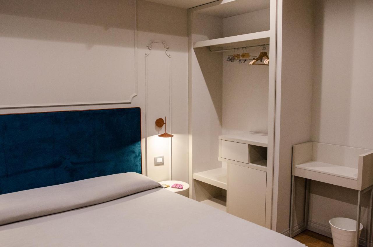 Diecidodici Boutiquerooms Sirolo Buitenkant foto