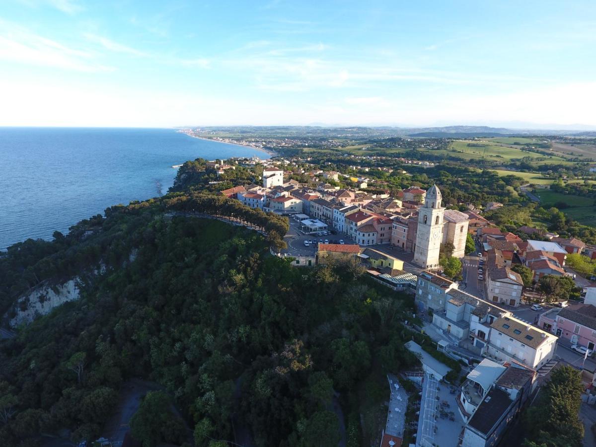 Diecidodici Boutiquerooms Sirolo Buitenkant foto