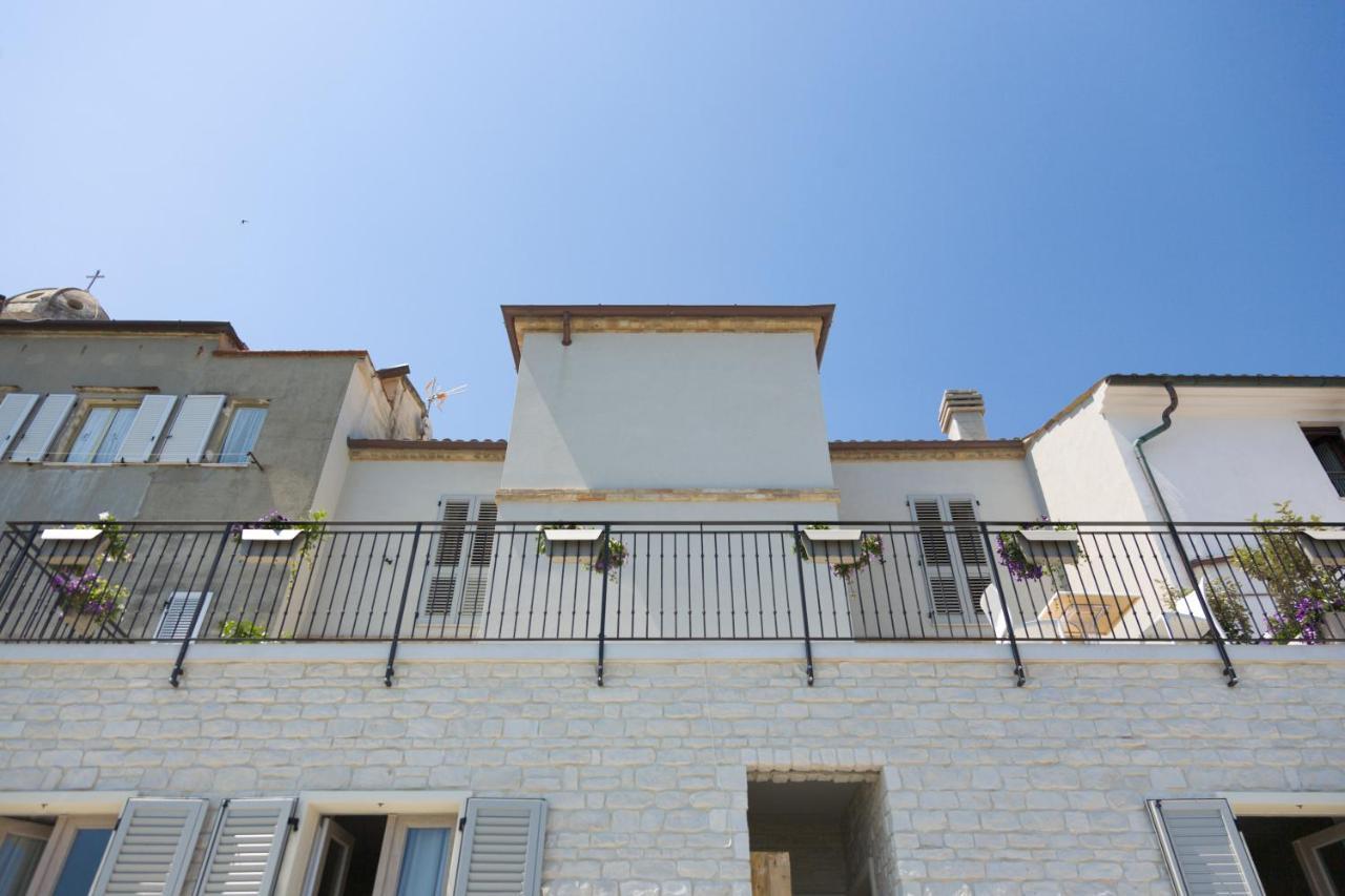 Diecidodici Boutiquerooms Sirolo Buitenkant foto