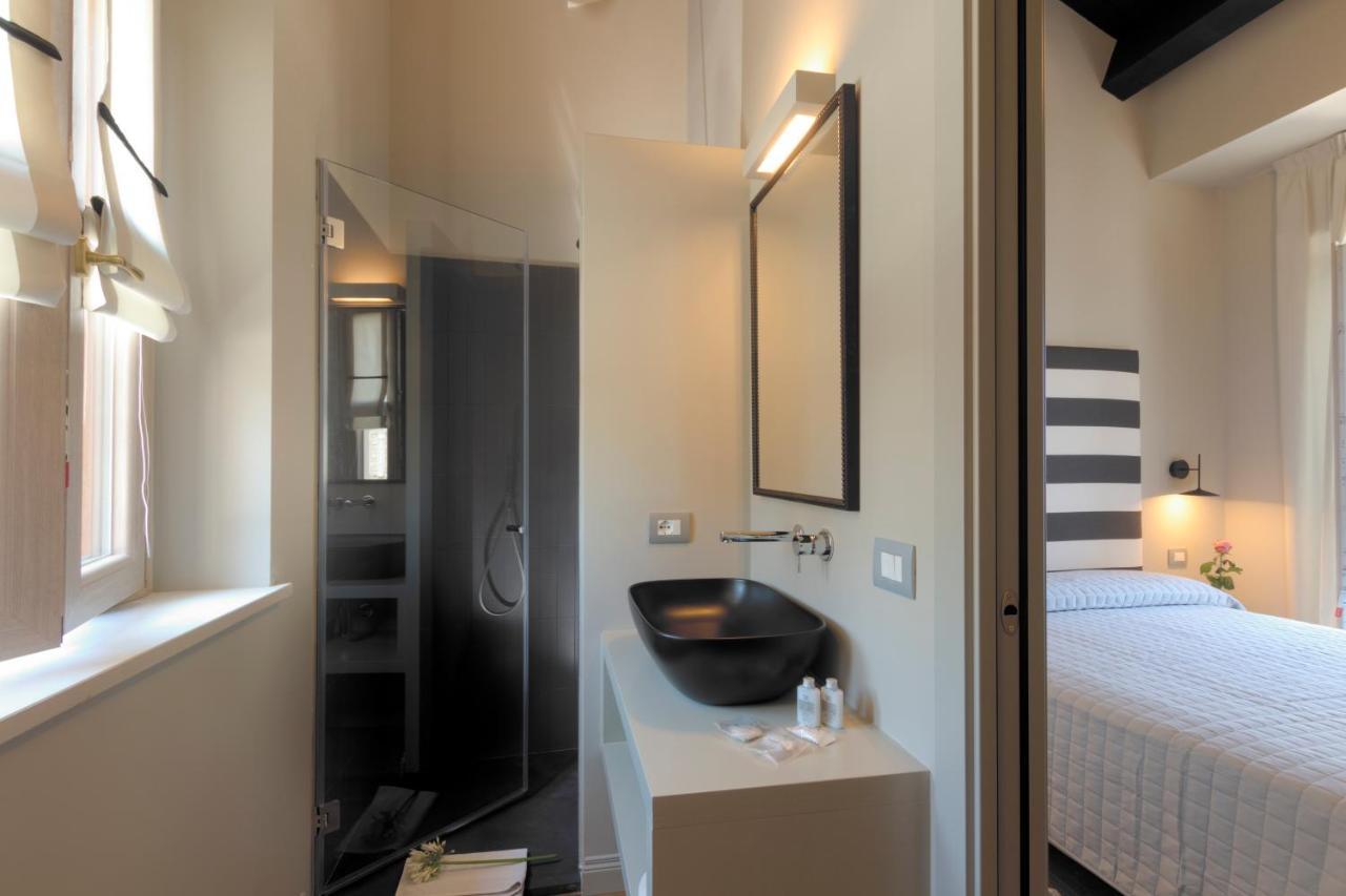 Diecidodici Boutiquerooms Sirolo Buitenkant foto