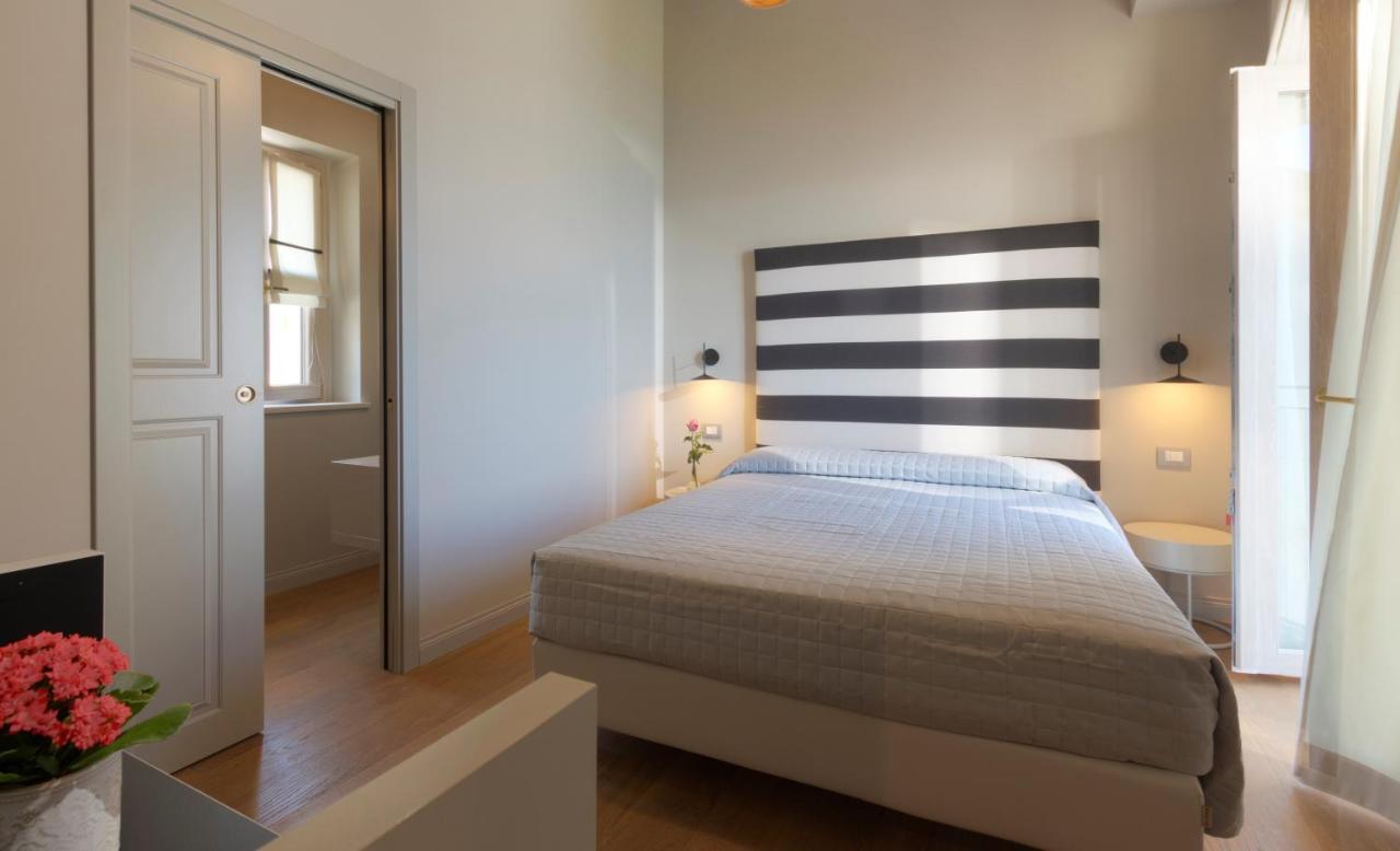 Diecidodici Boutiquerooms Sirolo Buitenkant foto